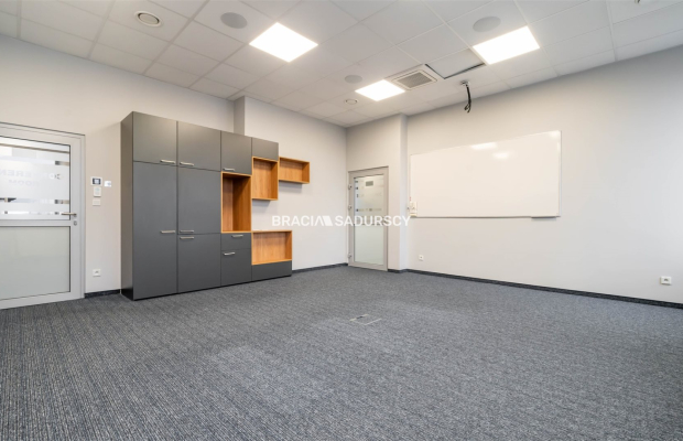 Powierzchnia biurowa z parkingiem  - 400m2 