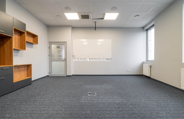 Powierzchnia biurowa z parkingiem  - 400m2 