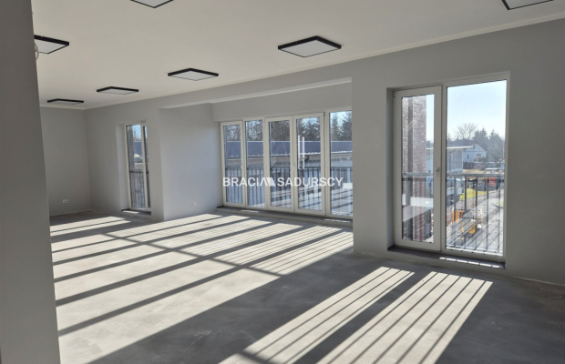 Wolnostojący obiekt biurowy- 300m2!!!