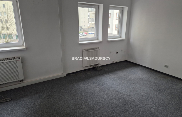 204m2 w biurowcu,ok. Mogilskiej,super cena 45zł/m2