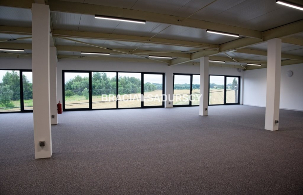 Nowy obiekt handlowy-usługowy-biurowy / Liszki