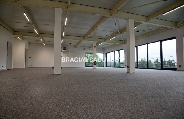 Nowy obiekt handlowy-usługowy-biurowy / Liszki