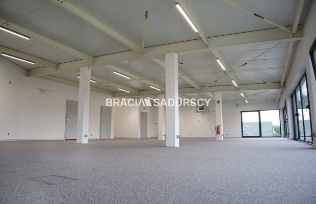 Nowy obiekt handlowy-usługowy-biurowy / Liszki