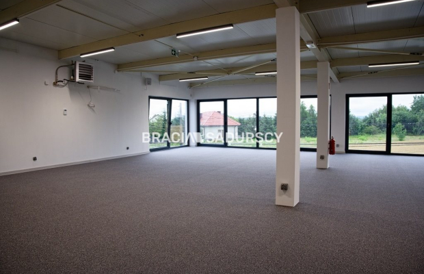 Nowy obiekt handlowy-usługowy-biurowy / Liszki