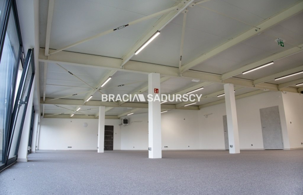 Nowy obiekt handlowy-usługowy-biurowy / Liszki