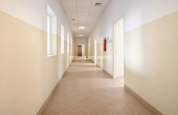 Pomieszczenia magazynowo - biurowe 325m2, Balice