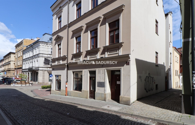 Tarnów, Stare Miasto, ul. Rybna/Wałowa. Lokal biurowo-usługowy o pow. 52,21 m 2 .  

 Lokal na 2 piętrze, narożny w ścisłym cen