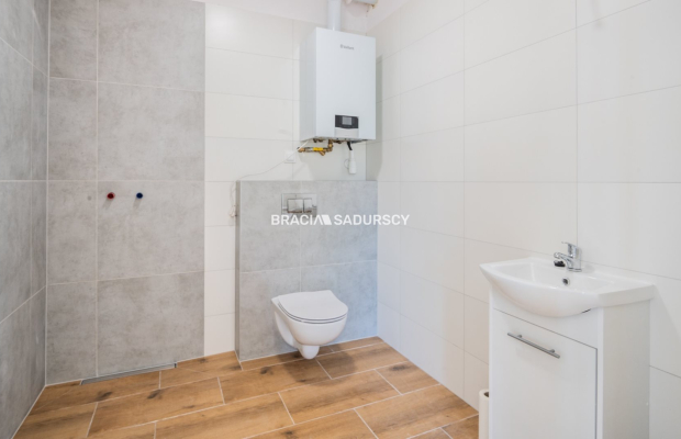 Lokal usługowy z miejscami parkingowymi 