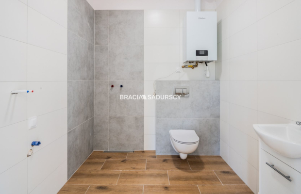 Lokal usługowy z miejscami parkingowymi 