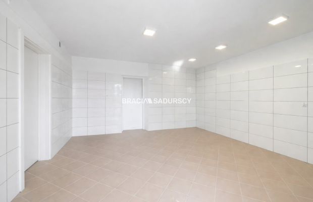 LOKAL USŁUGOWY HANDLOWY MNIKÓW PARKING 82M2