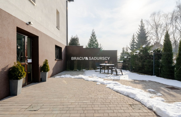 LOKAL USŁUGOWY HANDLOWY MNIKÓW PARKING 82M2