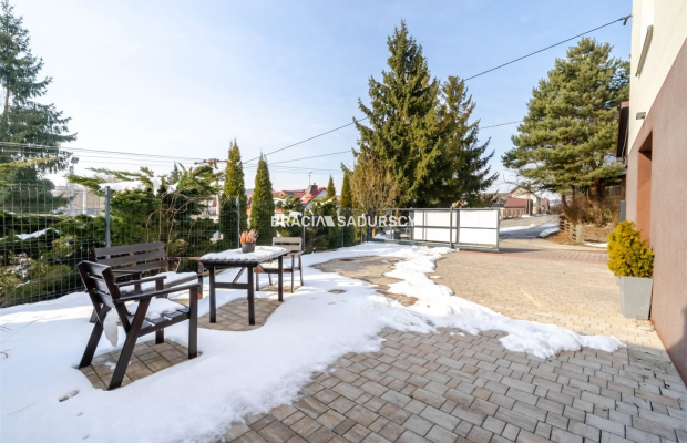 LOKAL USŁUGOWY HANDLOWY MNIKÓW PARKING 82M2