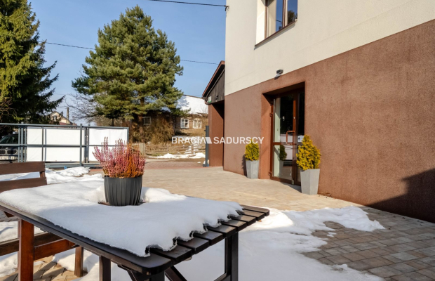 LOKAL USŁUGOWY HANDLOWY MNIKÓW PARKING 82M2