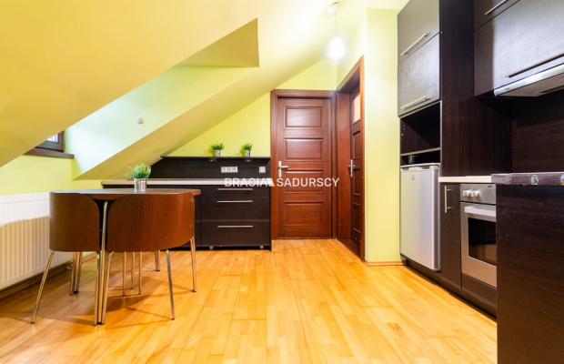 2-POKOJOWE MIESZKANIE W ODRESTAUROWANEJ KAMIENICY