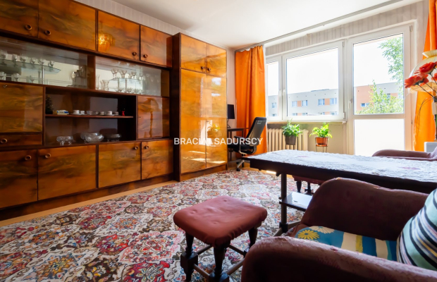 Aleksandry, mieszkanie z widokiem na zieleń.