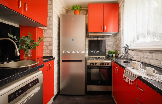 2 pokoje + osobna kuchnia, blisko tramwaj, Park