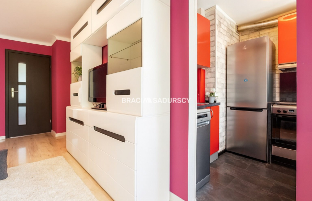 2 pokoje + osobna kuchnia, blisko tramwaj, Park