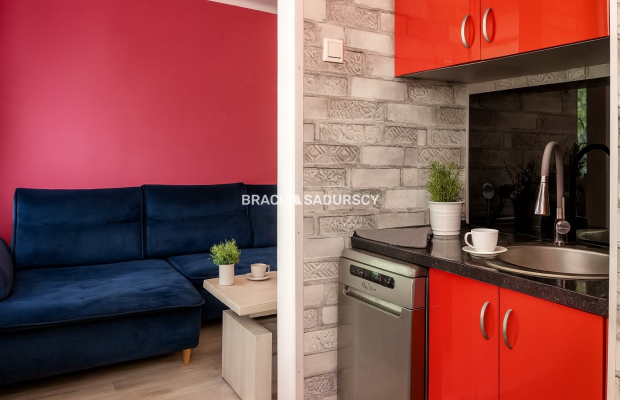 2 pokoje + osobna kuchnia, blisko tramwaj, Park