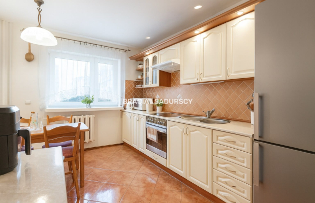 Przytulne 2 pok z osobną Kuchnią os. Oświecenia.