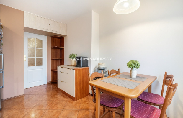 Przytulne 2 pok z osobną Kuchnią os. Oświecenia.