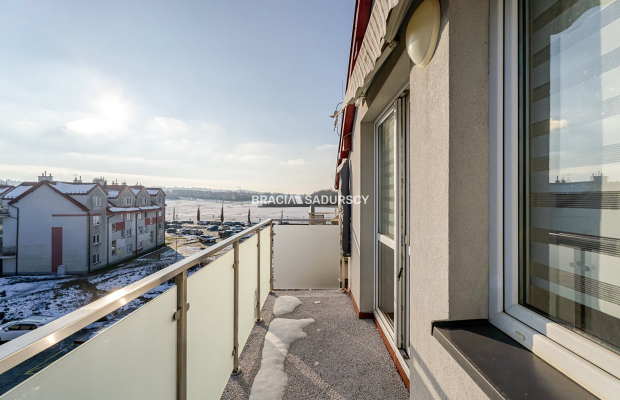 Sprzedam 3 pokoje, balkon, prywatne miejsce post.