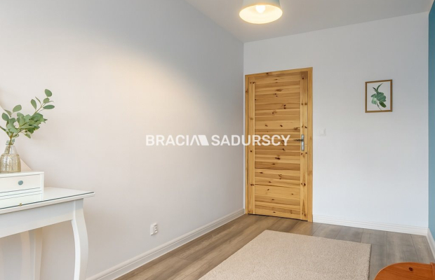 Sprzedam mieszkanie z ogrodem oraz garażem