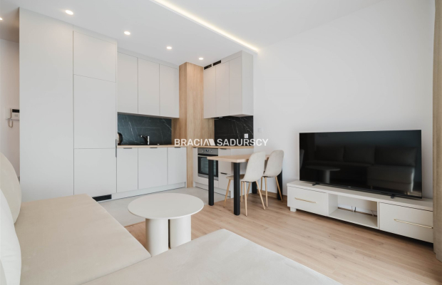 2 POK OK 35,4 M2 BLISKO CENTRUM Z DUŻYM BALKONEM 