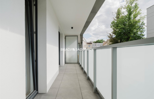 2 POK OK 35,4 M2 BLISKO CENTRUM Z DUŻYM BALKONEM 