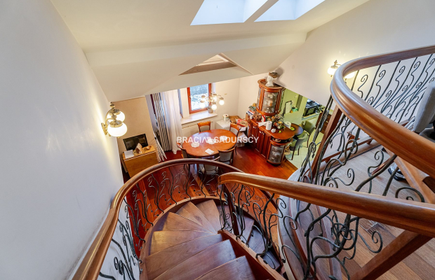 Stare Dębniki / blisko Parku / 5 pokoi /do remontu