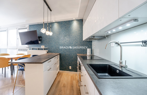 Komfortowe 3 pokoje z garażem oraz kom. lok.