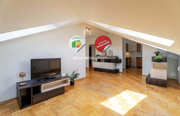 Sprzedam klimatyczne, poddaszowe mieszkanie/Ruczaj