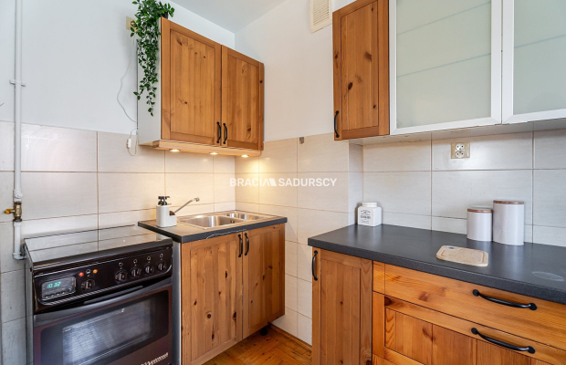 Sprzedam klimatyczne, poddaszowe mieszkanie/Ruczaj