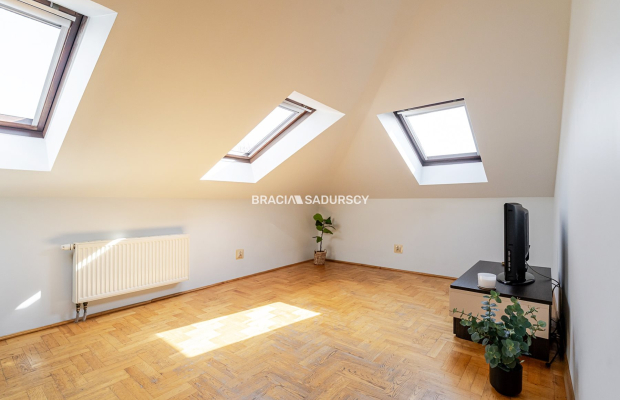 Sprzedam klimatyczne, poddaszowe mieszkanie/Ruczaj