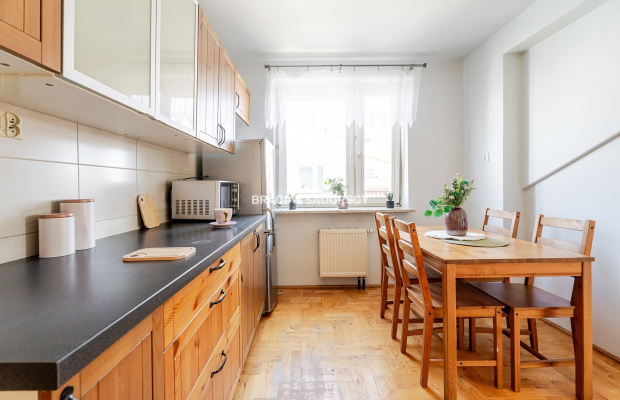 Sprzedam klimatyczne, poddaszowe mieszkanie/Ruczaj