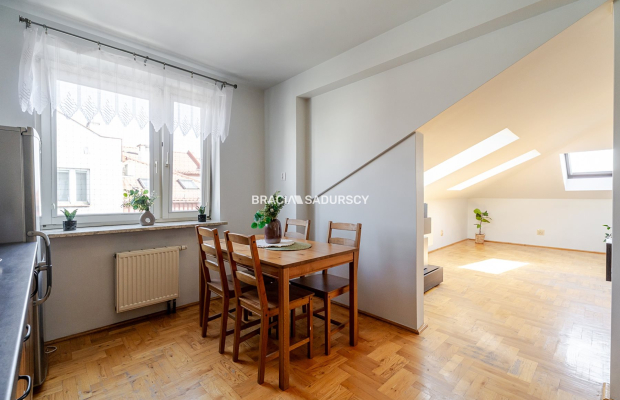 Sprzedam klimatyczne, poddaszowe mieszkanie/Ruczaj