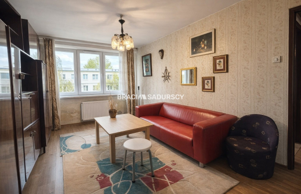 Okólna, widok na zieleń. Do generalnego remontu