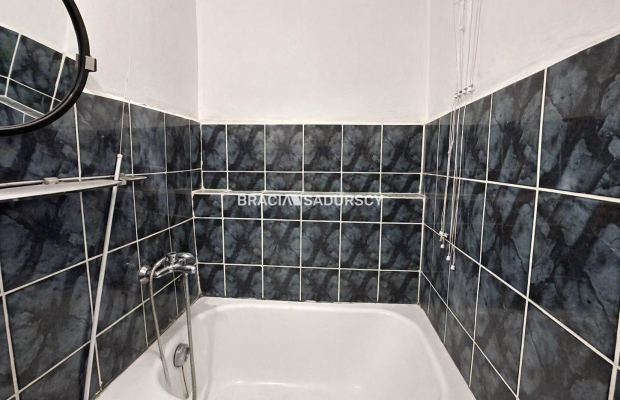 Okólna, widok na zieleń. Do generalnego remontu