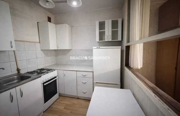 Okólna, widok na zieleń. Do generalnego remontu