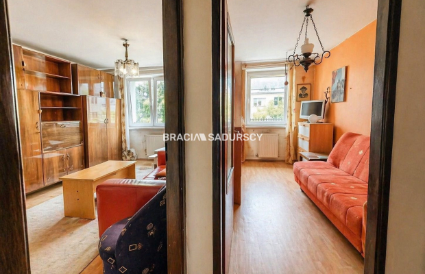 Okólna, widok na zieleń. Do generalnego remontu