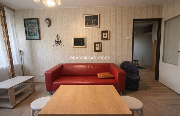 Okólna, widok na zieleń. Do generalnego remontu