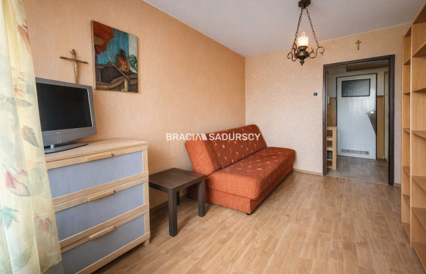 Okólna, widok na zieleń. Do generalnego remontu