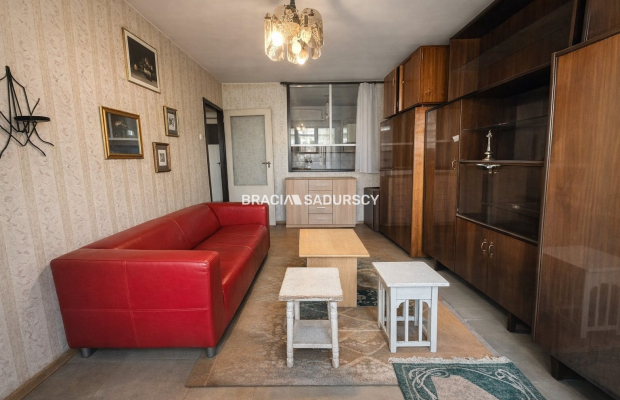 Okólna, widok na zieleń. Do generalnego remontu