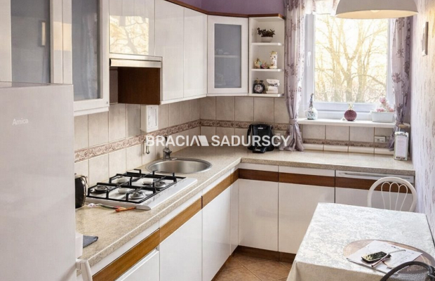 Garaż, 3 pokoje i osobna kuchnia. Wrocławska