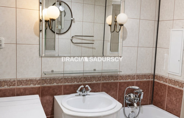 Garaż, 3 pokoje i osobna kuchnia. Wrocławska