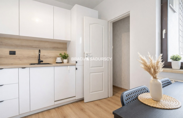 64m2 4 pok+ os kuchnia balkon Bronowice