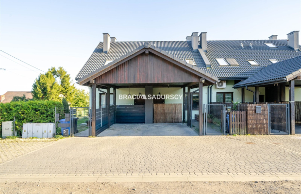 Urokliwa szeregówka w zielonych Krzysztoforzycach 