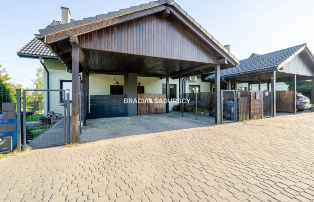 Urokliwa szeregówka w zielonych Krzysztoforzycach 