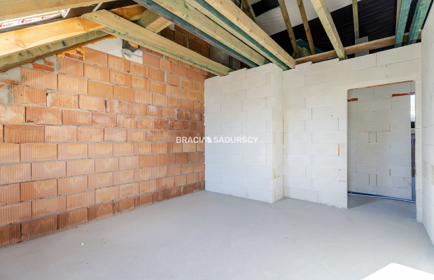 Przestronne mieszkanie w spokojnej okolicy 