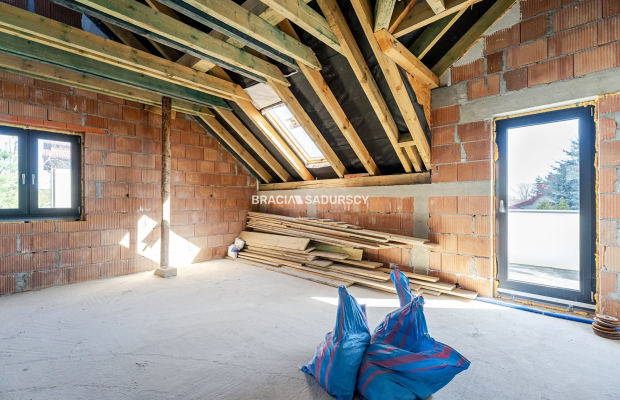 Przestronne mieszkanie w spokojnej okolicy 