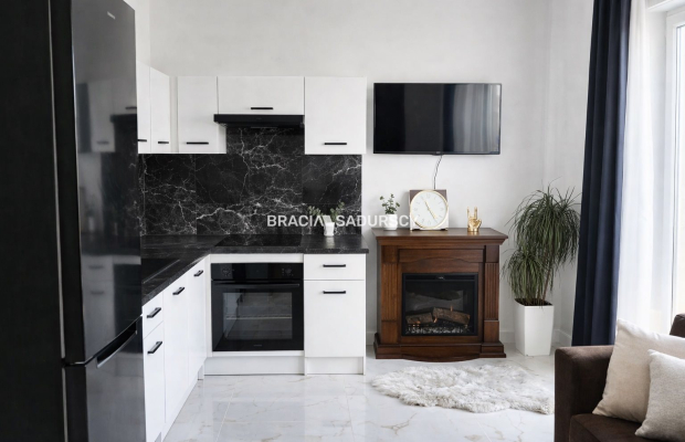  Kawalerka po generalnym remoncie z balkonem